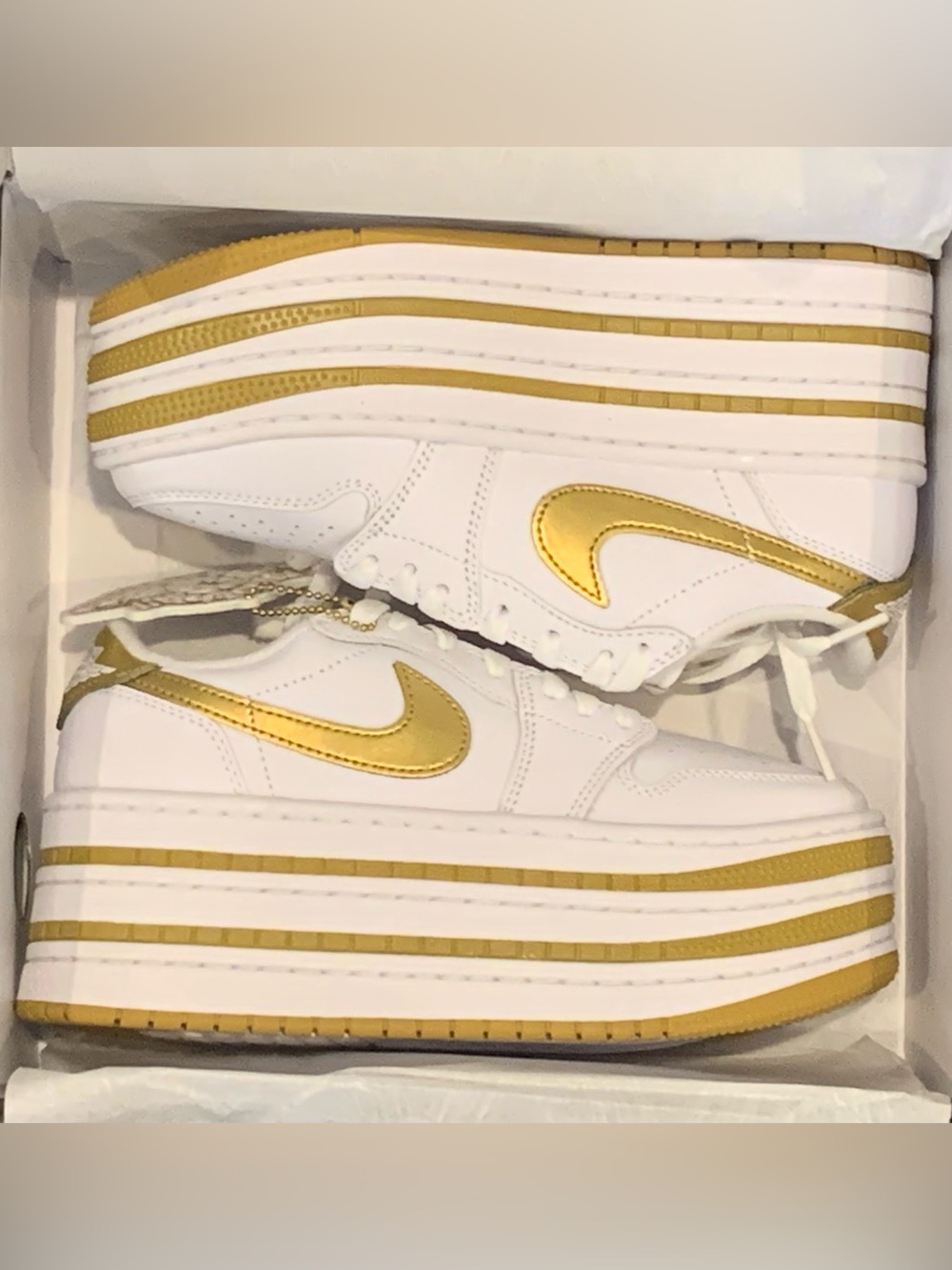 Nike - Picture 5 of 5